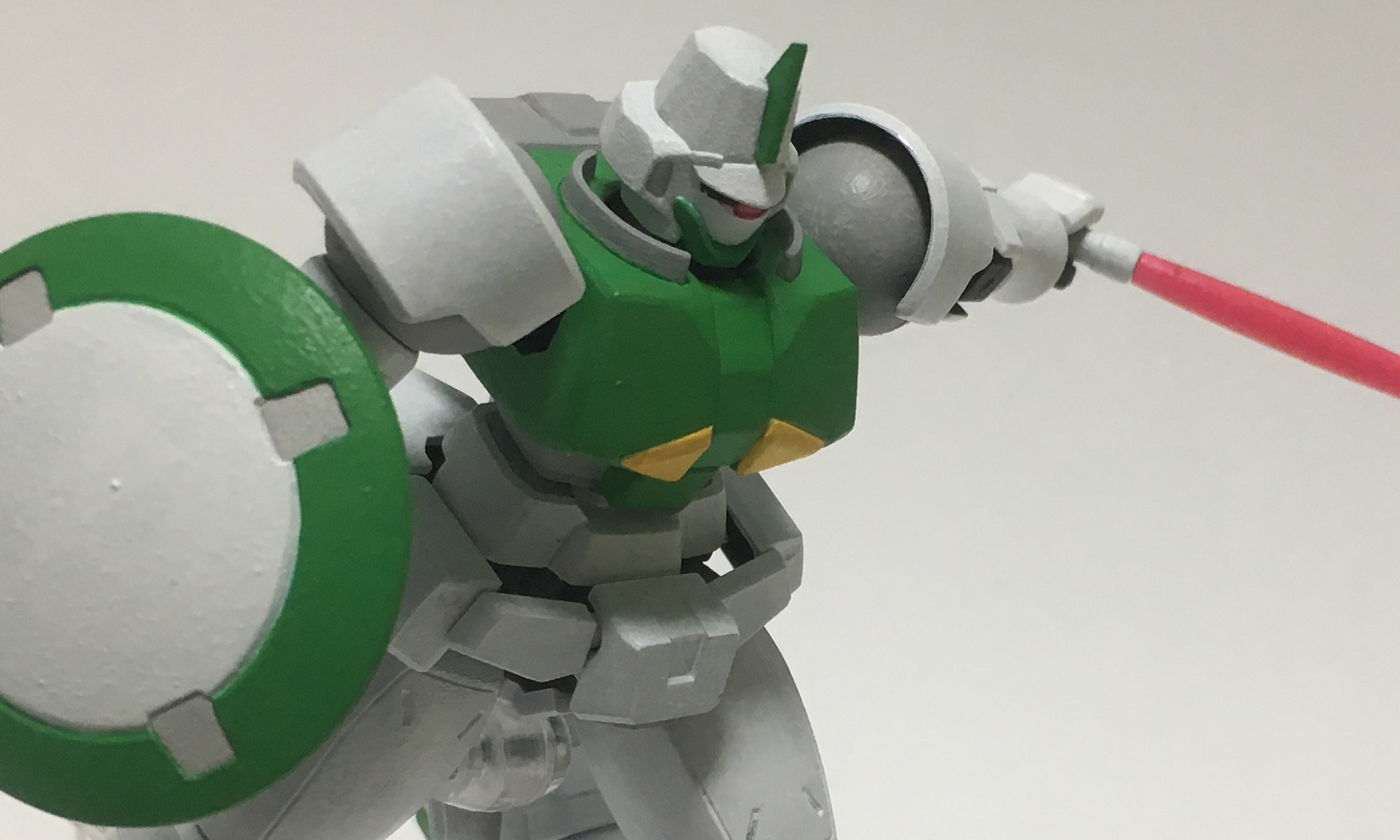 丁寧にガンプラを作る